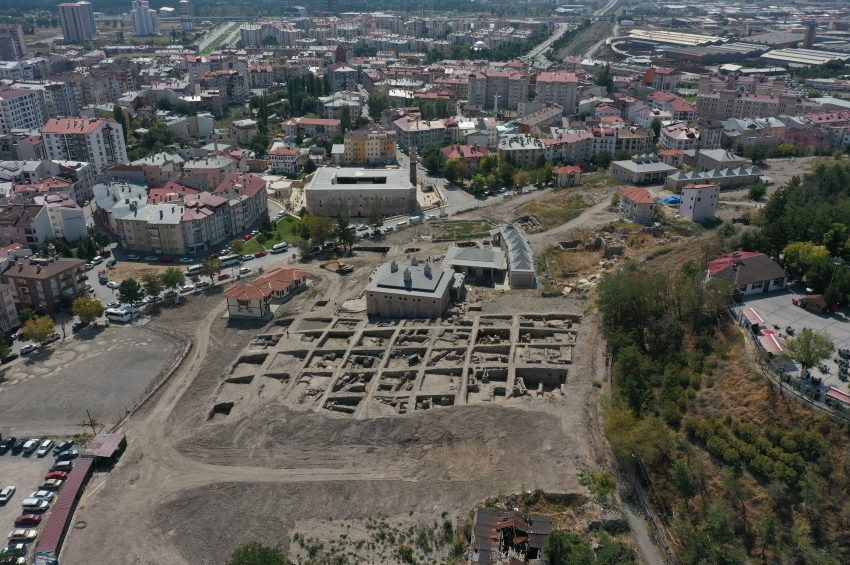 Sivas Kalesinde Selçuklu Sarayı kalıntıları bulundu