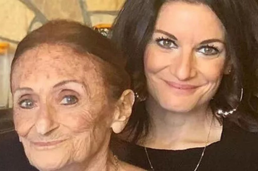 Müzisyen Jehan Barbur’un annesi vefat etti