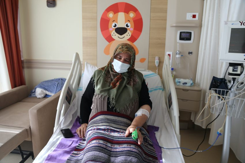 Şifadır diye sürdüğü söğüt ağacı kabuğu bacağından ediyordu