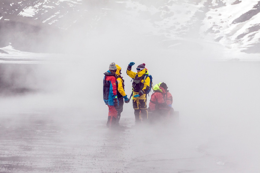 Dünyanın kara kutusu Antarktikada hangi ülke ne peşinde?