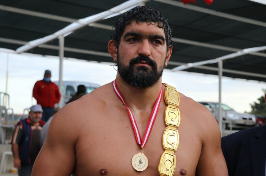 Kel Aliço Pehlivanı Anma Yağlı Güreşlerinde başpehlivan İsmail Koç