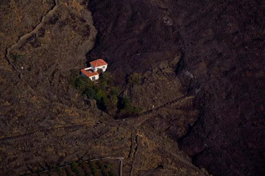 Cumbre Vieja yanardağının lavları mucize evi de yuttu