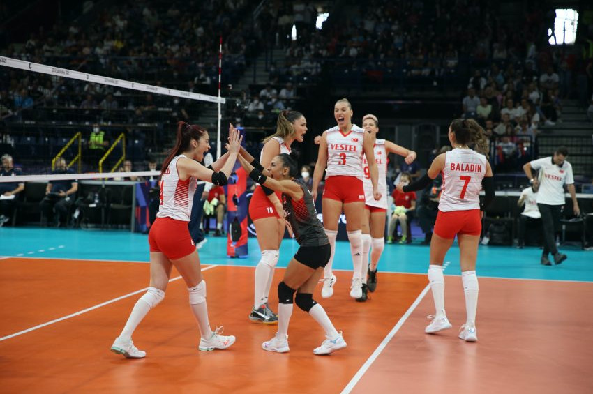 Filenin Sultanları Avrupa Şampiyonu Sırbistanı salladı ama yıkamadı: 1-3