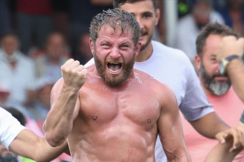 Elmalıda başpehlivan İsmail Balaban