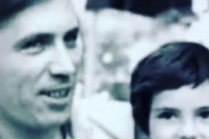 Ünlü şarkıcı Yeşim Salkımın babası vefat etti