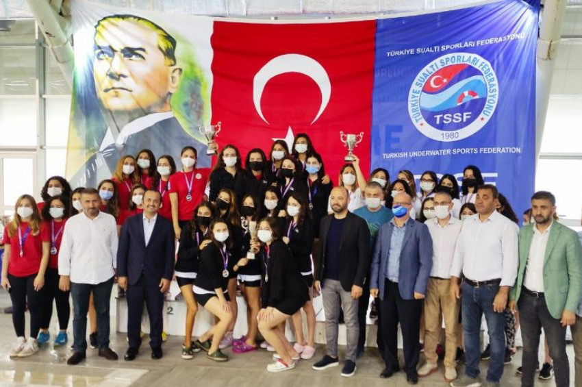 Deniz Yıldızları Sualtı hokeyinde şampiyon oldu