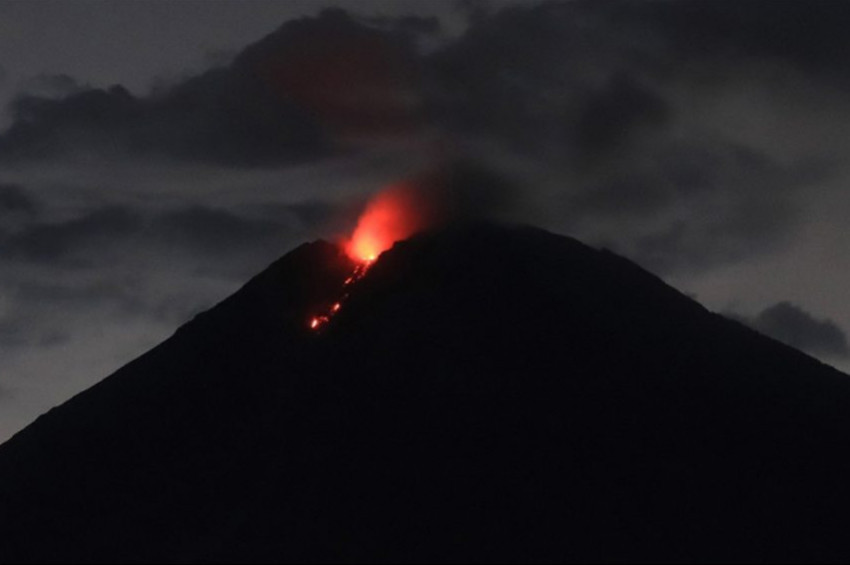 Galapagos Adalarındaki Wolf Yanardağı patladı