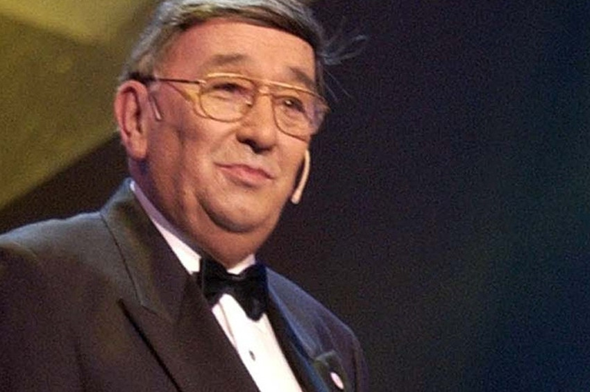 Eurovisionun efsane sunucusu Bülent Özveren vefat etti