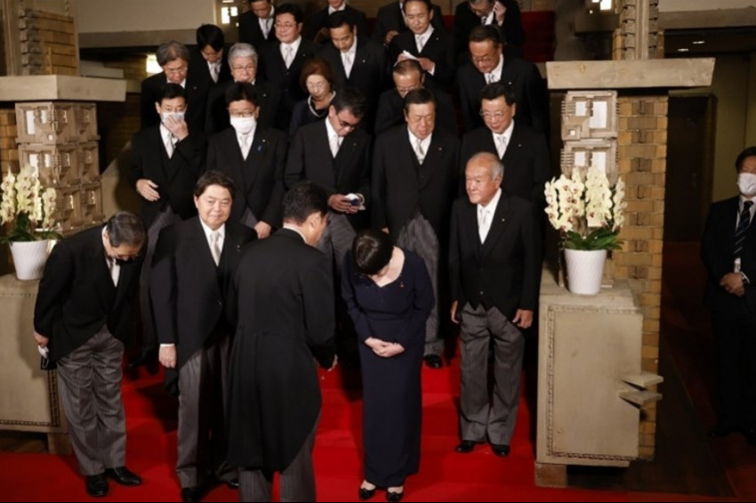 Moon Tarikatına üye olduğu anlaşılan Japon Bakan istifa etti,