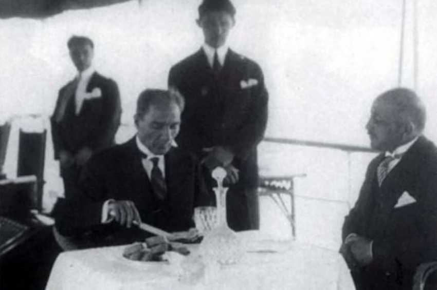 Atatürk nasıl  besleniyor, hangi yemekleri seviyordu?