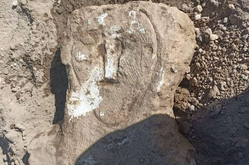 Denizlide müzelik mezar taşı bahçe duvarı yapılmış!