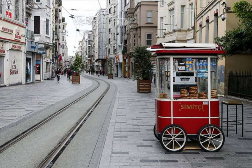 İstiklal Caddesindeki simitçi ve kestaneciler kaldırıldı