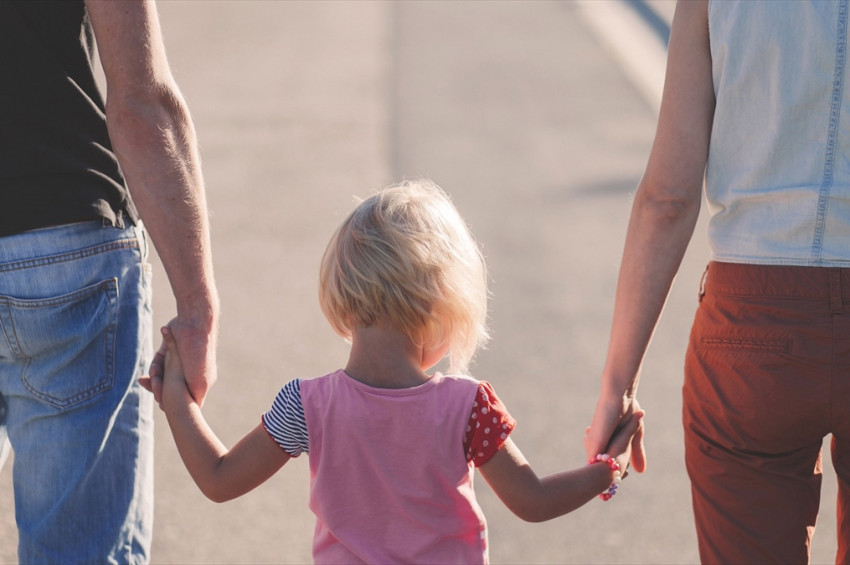 Hollandada akıl almaz kamu hatası: 2090 çocuk yanlışlıkla ailelerinden alınmış