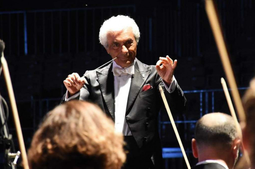 Ünlü Orkestra Şefi Gürer Aykal 80. yaşını sahnede kutladı