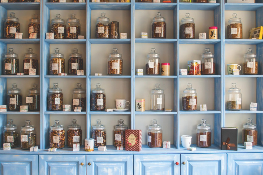 Eczanelerdeki ilaç krizinin çözümü için Hazine ve Maliye Bakanlığı alarma geçti