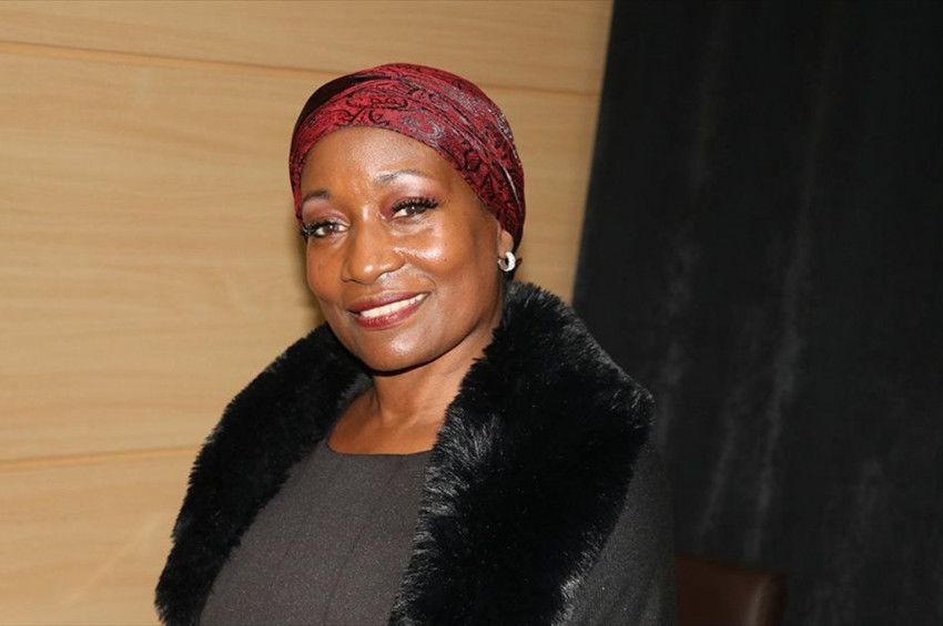 Della Miles Müslüman olduğu için mutlu