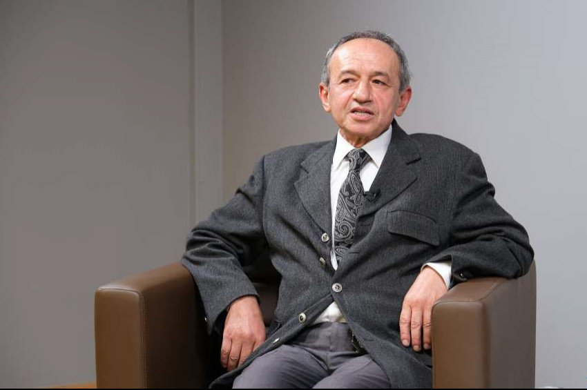 Sadık Yalsızuçanlar: Yazının bir iyileştirici bir de yaralayıcı yanı var