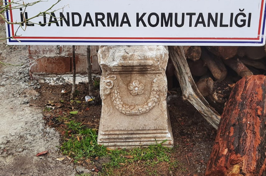 İzmirde koç başı figürlü Roma devri sunağı yakalandı