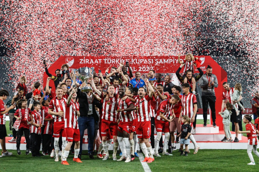 Sivasspor 2022 Ziraat Türkiye Kupasının sahibi oldu