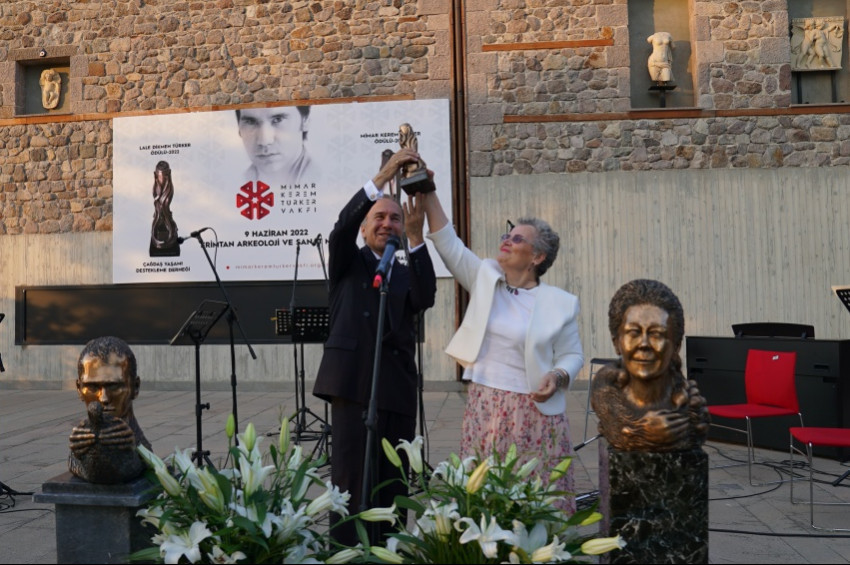 ÇYDD 2022 Lale Dikmen Türker Ödülünü aldı