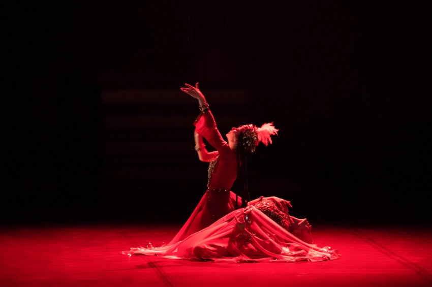 Özbekistan Milli Dansı Lazgi bale yorumu ile Türkiyede