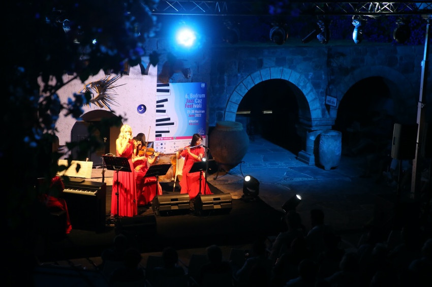Bodrum Caz Festivali, Mavi Caz temasıyla başladı.