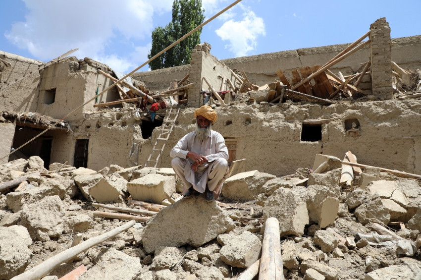 Afganistandaki depremde ölü sayısı bini aştı