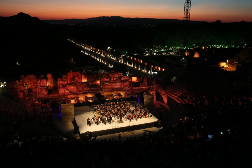 Efes Opera ve Bale Festivali Efes Antik Tiyatrosuki konserle açıldı
