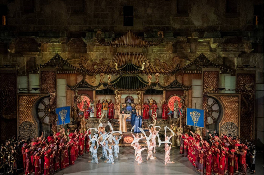 İstanbul Opera Festivaline hazırlanıyor