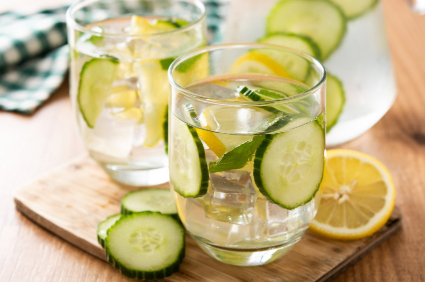 Aromatik tatlarla zenginleştirilmiş detoks sularının yararları