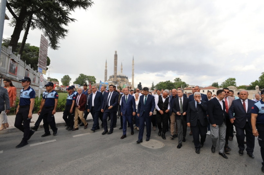 661. Tarihi Kırkpınar Yağlı Güreşleri Festivali kortej yürüyüşüyle başladı.