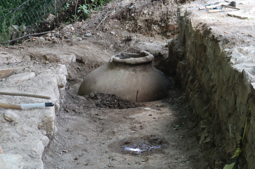 Arkeologlar Düzcede pithos buldu