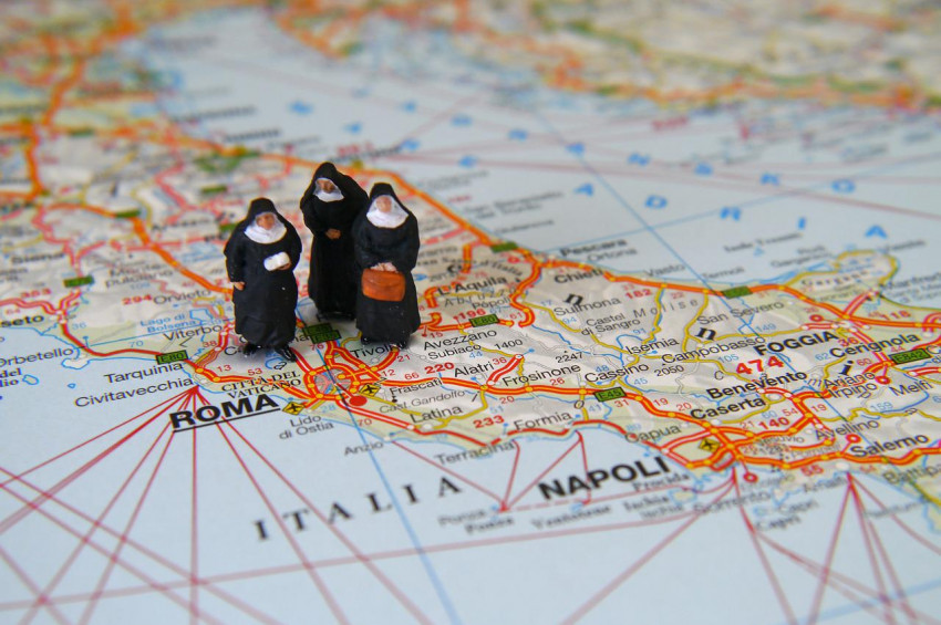 Vatikanda başkanlık yönetimine ilk kez kadın yöneticiler atandı