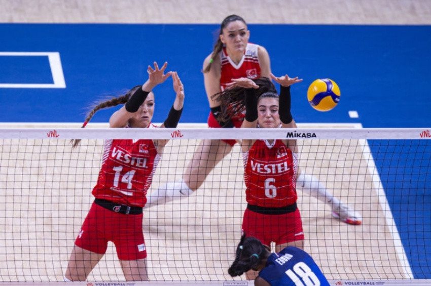 Filenin Sultanları yarı finalde İtalyaya takıldı: 3-0