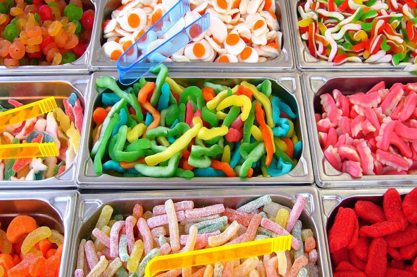 Şeker yediğimizde neden dişimiz çürüyor?