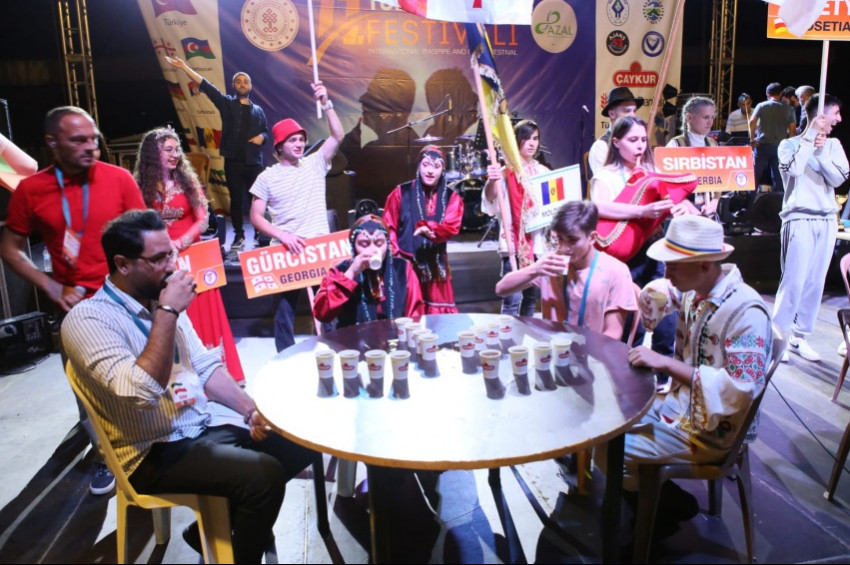 En hızlı çay içme yarışmasını Aleyna hanım kazandı