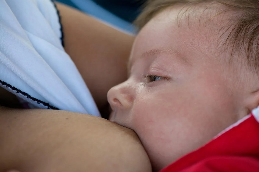 Bebekleri doğru emzirme yöntemleri