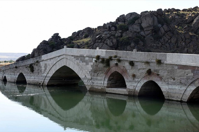 Mimar Sinanın onardığı Selçuklu şaheseri: Çeşnigir Köprüsü,