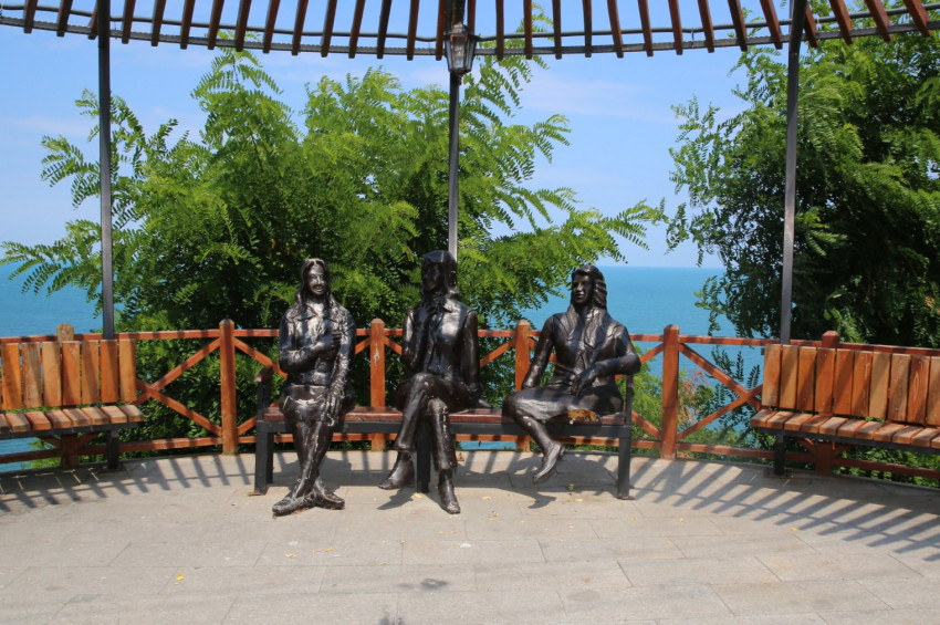 Tabya başına 3 kız yan yana ama ağır hasarlılar