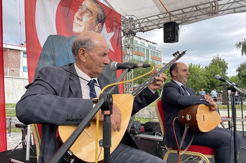 Halk ozanları Ardahan Kültür ve Bal Festivalinde buluştu