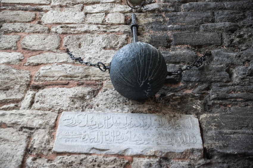 Pehlivan İdris Ağanın Silivrikapıda asılı gürzü kaç kilo?