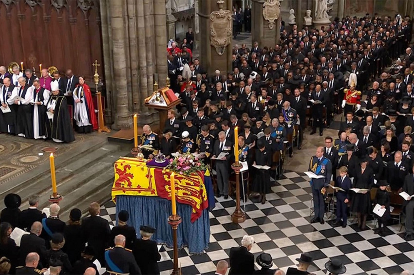 İngiltere Kraliçesi 2. Elizabeth defnedildi