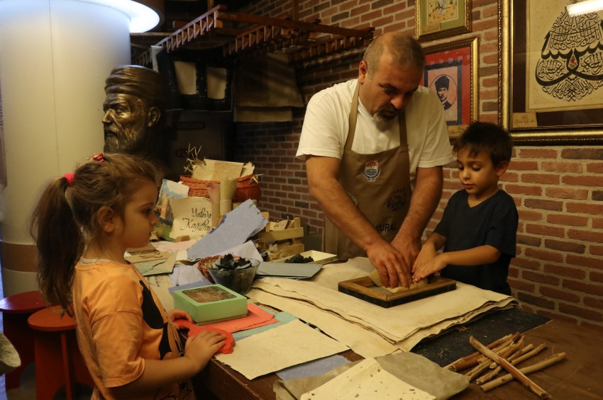 İbrahim Müteferrika Kağıt Müzesi eski kıyafetleri bekliyor