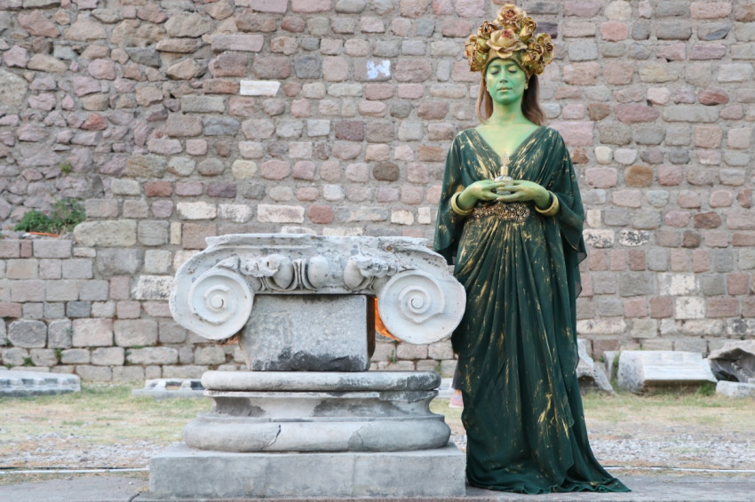 Sunağın Gözyaşları Asklepion Antik Tiyatrosunda aktı