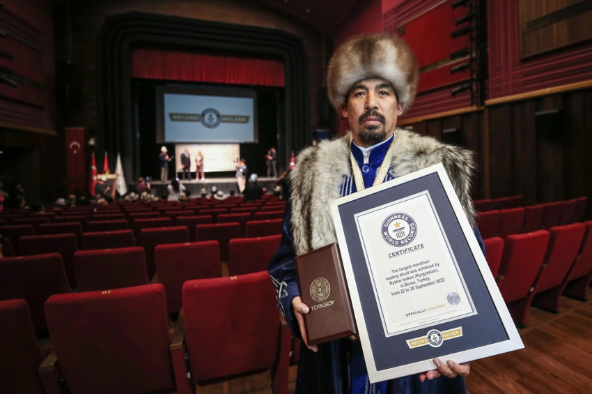 Bursada Manas destanı okuyarak Guinness Rekorlar Kitabına girdi