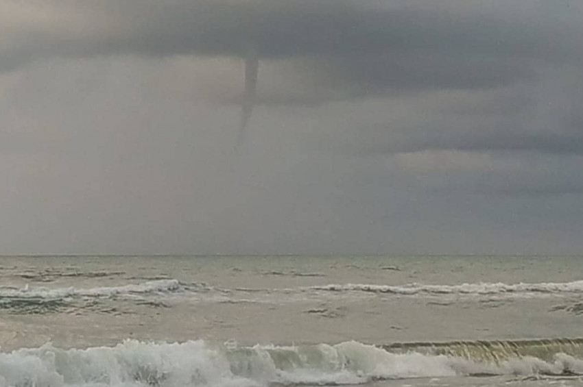 Düzcede denize girenler hortum korkusu yaşadı