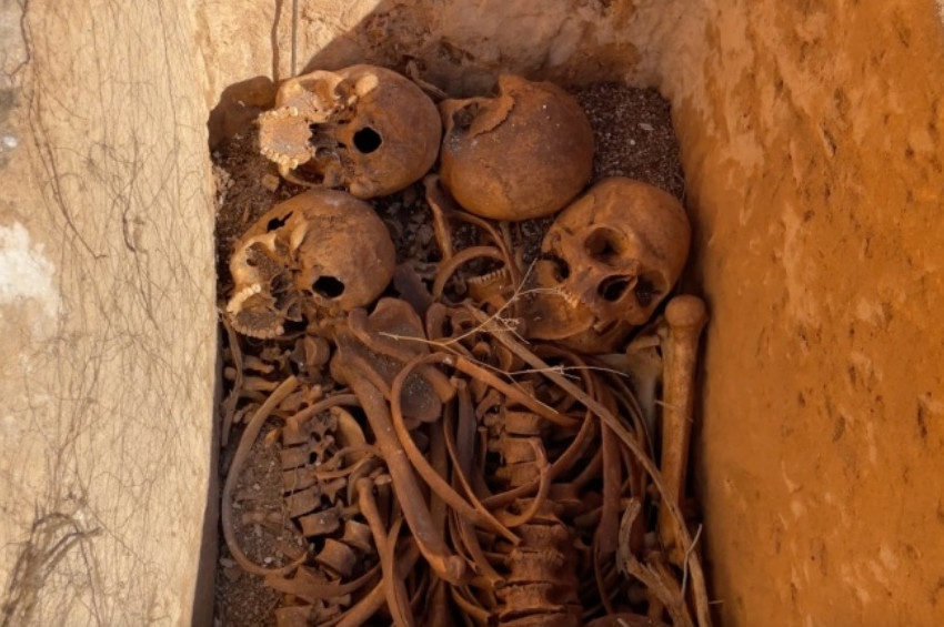 Adıyamanda 4 kişinin birden gömüldüğü sandık mezar bulundu