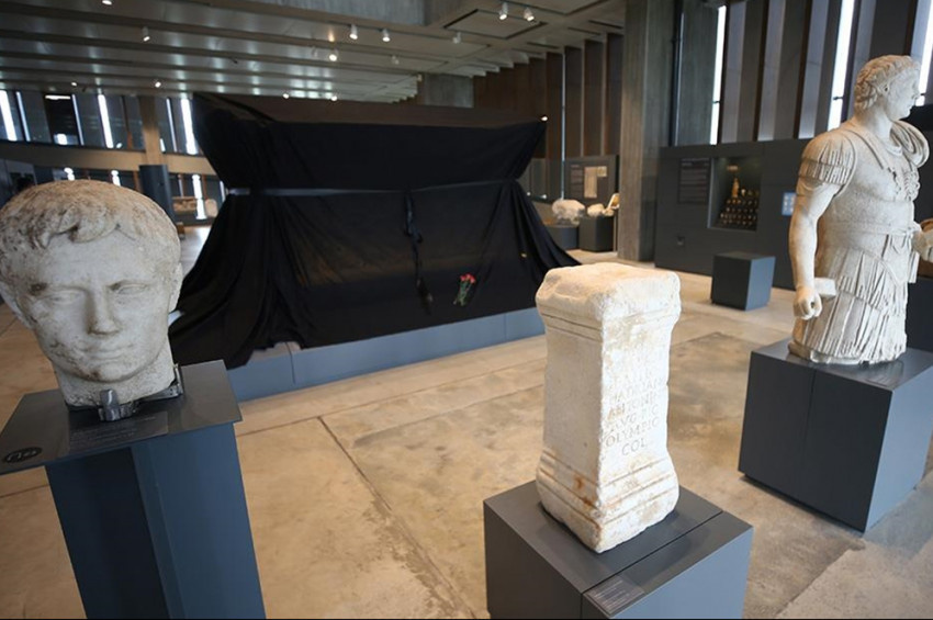Troya Müzesinde kadına şiddete karşı mitolojik gönderme yapıldı