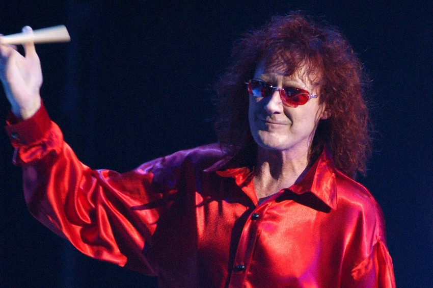 AC/DC bateristi Colin Burgess vefat etti