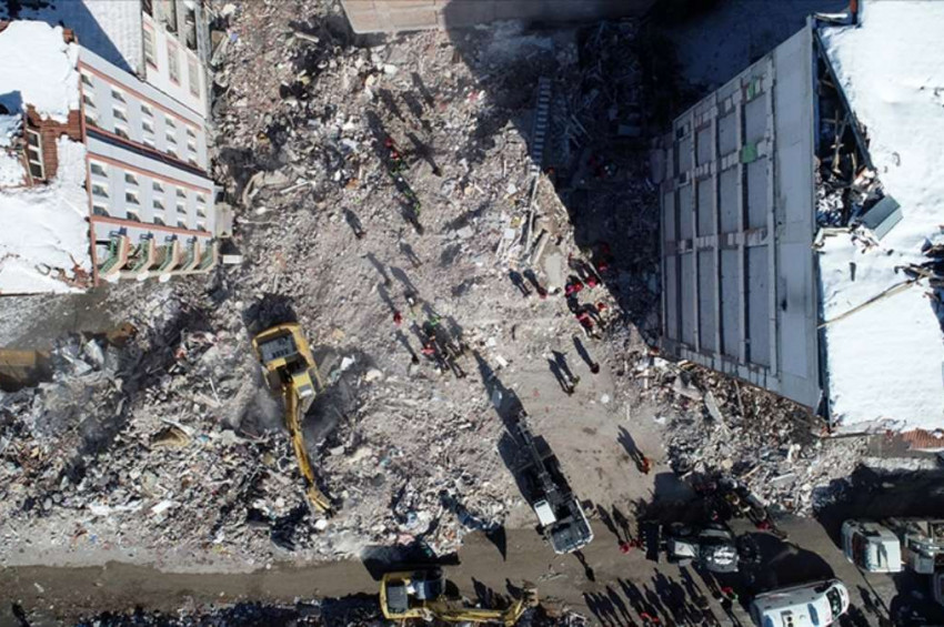 Depremde ölü ve yaralı sayısı 4. gün sonunda 18 bine ulaştı